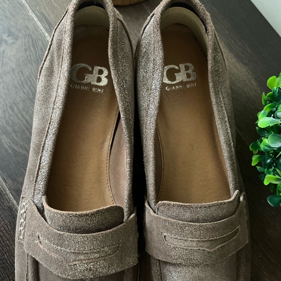 Gianni Bini Size 9.5 M Tan Brown Leather Silver Metallic Sparkle Penny Loafers - Picture 5 of 14